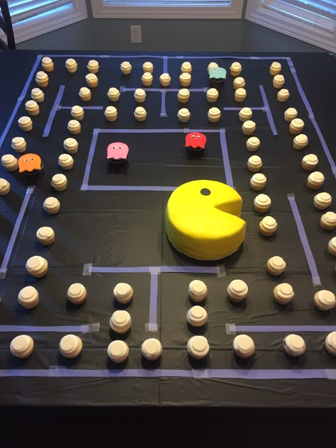 Retro Game Birthday Party, Packman Birthday Party Ideas, Pac Man Party Decorations, Pacman Decorations, Gamer Party Food, Pac Man Birthday Party, Pacman Cupcakes, Pacman Birthday Party, Arcade Birthday Party