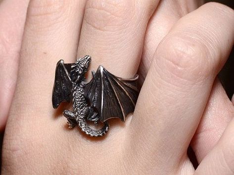 Gothic Chic, Estilo Hippie, Dragon Ring, Dragon Jewelry, Silver Dragon, A Dragon, Fantasy Jewelry, Gothic Jewelry, Cute Jewelry