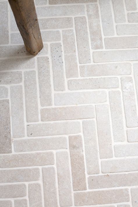 Mud Room Tile Floor Ideas, Herringbone Entryway Tile, Tumbled Limestone Flooring, Tile Floor Mudroom, White Brick Floor, Brick Mudroom, Bathroom Floor Tiles Design Ideas, Bathroom Stone Tiles, Herringbone Floor Kitchen