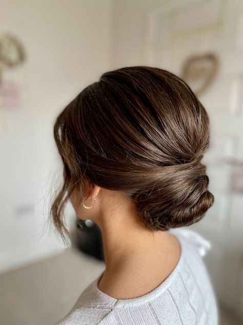 Updo Hairstyles Wedding With Veil, Bridal Updo With Side Part, Classic Wedding Updo Elegant Bun, Updo Sleek Elegant, Wedding Updo Low Bun With Veil, Bridal Hair Sleek Updo, Parted Updo Wedding, High Ponytail Hairstyles Brunette, Updos For Maid Of Honor