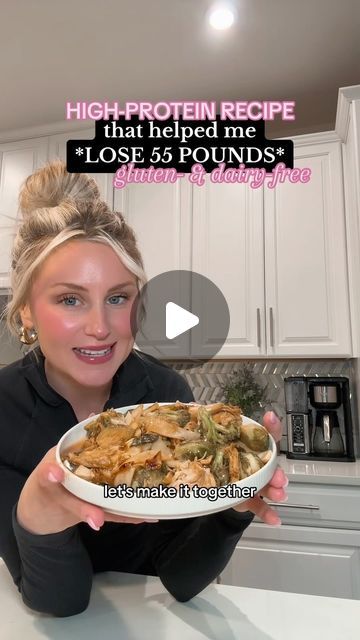 COURTNEY KASSIS | DIETITIAN on Instagram: "Save this recipe!👇🏻✨  Such a quick & easy, high-protein recipe from the Spring Reset Program (now enrolling🎉🎉)  (Also gluten-free, dairy-free, low-glycemic, & a one-pan meal…what more could you ask for?!)  ✨One Pan Chicken & Broccoli🥦 44g protein, 5g fiber, 20g carbs, 5g fat  ✨2 T coconut aminos (I’m using @thrivemarket brand!) ✨1 T arrowroot powder ✨2 tsp ACV (with ‘the mother’) ✨1/2 tsp sea salt ✨1/2 cup chicken broth ✨6 oz chicken (I’m using cooked & shredded rotisserie chicken) ✨2 cups broccoli (I used precut to make it quicker!) ✨1/4 cup bamboo Shoots (totally optional!) ✨1 garlic clove or powder ✨ 1 T ginger Combine the coconut aminos, arrowroot powder, ACV, salt & the broth together. In a large pan over medium heat, combine broccoli, c Height Protein Meals, Low Fat Dairy Free Recipes, High Protein Rotisserie Chicken Recipes, Healthy Meal Prep High Protein, High Protein Dairy Free Recipes, Dairy Free High Protein Meals, High Protein Gluten Free Meals, Quick High Protein Dinner, Dairy Free Chicken Recipes