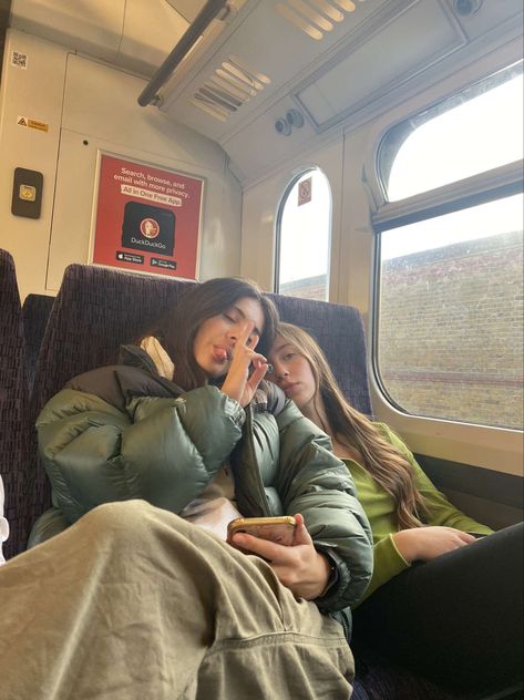 Train Inspo Pics, Train Instagram Pictures, Train Photo Ideas Instagram, Aesthetic Train Photos, Train Photo Ideas, Train Pictures Aesthetic, People On Train, Train With Friends, Train Poses