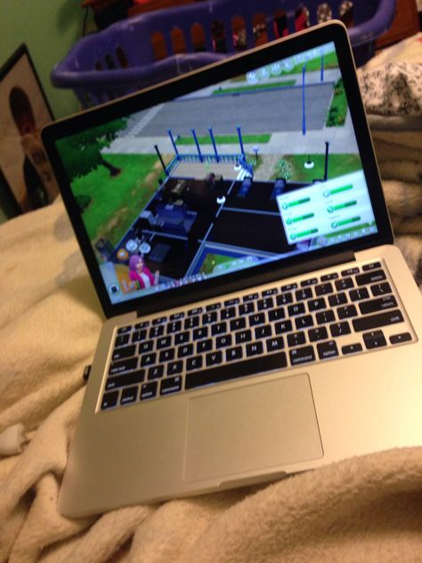 Sims 4 On Macbook, Playing Sims On Laptop Aesthetic, Playing The Sims Aesthetic, Playing Sims Aesthetic, Sims 4 Laptop, Sims Aesthetic, Retro Games Room, Play Sims 4, Dump Ideas