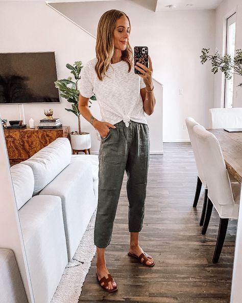 These casual work from home outfits looks so comfy and chic. I love that it still makes you look well put together for online business meetings. How To Style Green Linen Pants, Khaki Linen Pants Outfit Summer, Linen Pants And Tshirt Outfit, Linen Capris Outfit, Khaki Linen Pants Outfit, Grey Linen Pants Outfit, Linen Joggers Outfit, Green Linen Pants Outfit, Summer Capri Outfits