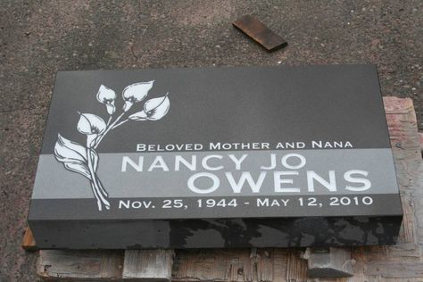 Flat Grave Marker Portfolio | Pacific Coast Memorials Flat Headstone Ideas Design, Flat Headstones Design, Headstone Quotes, Flat Headstones, Cross Headstone Design, Granite Tombstone Designs, Grave Monuments Design, Flat Grave Markers, Grave Art