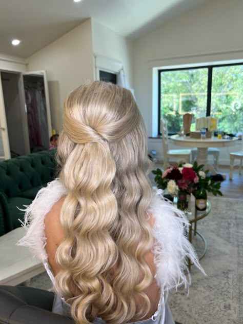 Bridesmaid Glam Waves, Bridal Glam Hairstyles, Cute Down Wedding Hairstyles, Wedding Hair Hollywood Waves Blonde, Glam Half Up Half Down Wedding Hair, Hollywood Wave Bridesmaid Hair, Bridal Hair Twist Half Up Half Down, Wedding Half Ponytail, Hollywood Glam Hairstyles Updo