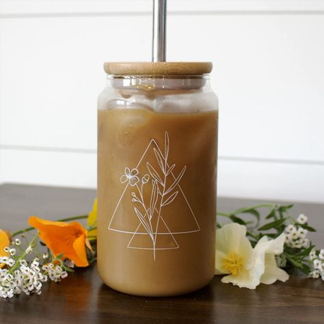 Glass Cup With Bamboo Lid, Coffee Glass Cup, Mason Jar Cups, Coffee Glasses, Mushroom Coffee, Coffee Cup Design, Glass Coffee Cups, Diy Cups, Steel Straw