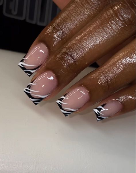 Simple May Nails Short, Gel Nail Inspo Short French Tip, Square Nail Tip Designs, Short Coffin Designs, Cute Short Gel X Nails, Beautiful Simple Nails, Short Nail Tip Designs, Short Square Tip Nail Designs, Cute Short White Nails With Design