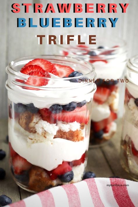 Simple trifle recipe for a individual red, white and blue trifle or summer berry trifle. It’s Mason jar dessert recipe for this strawberry angel food trifle. #RedWhiteBlueTrifle #MasonJarDessert #myturnforus #StrawberryAngelFoodTrifle #TrifleRecipe #masonjar #blueberryStrawberrytrifle #blueberryTrifle Mini Trifle Desserts, Angel Food Trifle, Individual Snacks, Mason Jar Desserts Recipes, Blueberry Trifle, Trifle Recipes Easy, Mason Jar Recipe, Cake Treats, Jar Desserts