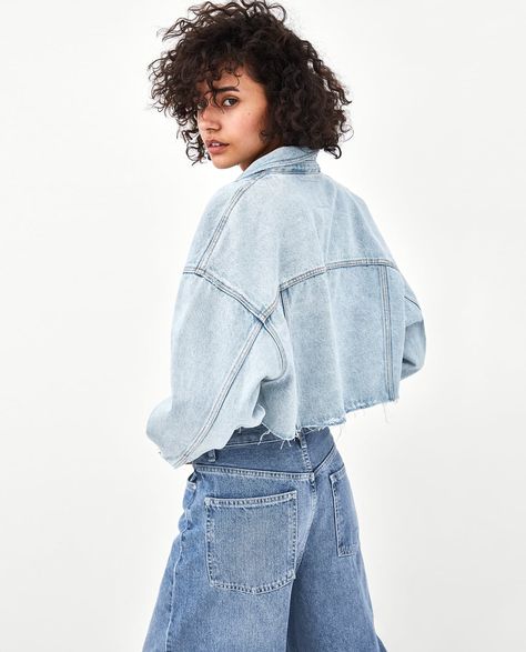 Jeans Editorial, Denim Photography, H&m Denim Jacket, Denim Photoshoot, Denim Editorial, Shooting Studio, Fashion Model Poses, Minimal Outfit, Girl Inspiration