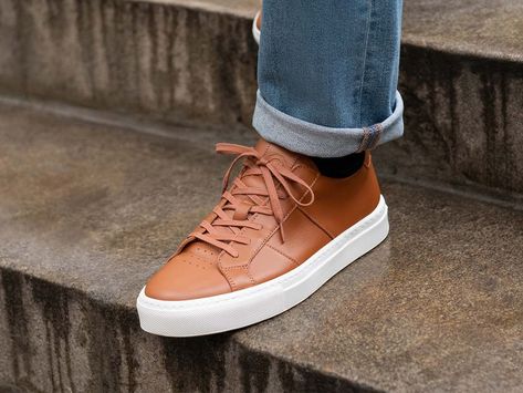 Brown Casual Shoes Outfit Men, Brown Sneakers Outfit Men, Brown Shoes Outfit Men, Brown Sneakers Outfit, Leather Sneakers Outfit, Mens Smart Casual Shoes, Casual Look For Men, Dressy Sneakers, Brown Trainers