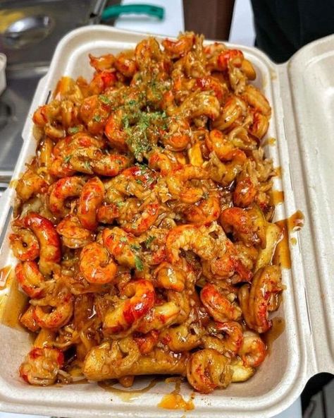 Honey Garlic Crawfish Fries 🌸🌺🏵️🍀😍... - Heavenly Recipes Crawfish Fries, Crawfish Recipes, Spicy Fried Chicken, Yummy Seafood, Cheese Sauce Recipe, Cajun Cooking, Food Babe, Honey Glaze, Cajun Recipes