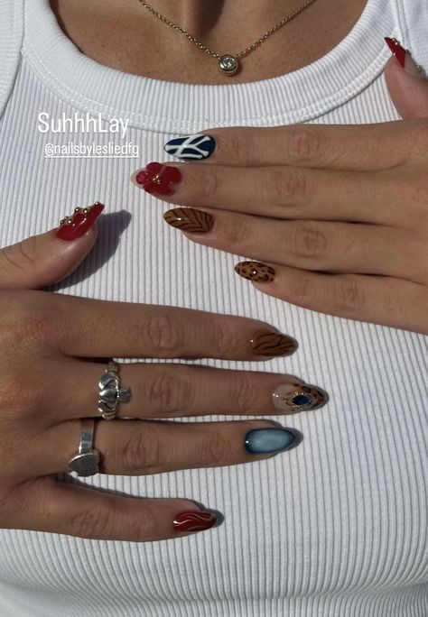 Nail Inspo For Nyc, New York Aesthetic Nails, New York Yankees Nails, New York Inspired Nails, Yankees Nails, New York Nails, Ny Nails, Concert Nails, Euphoria Nails