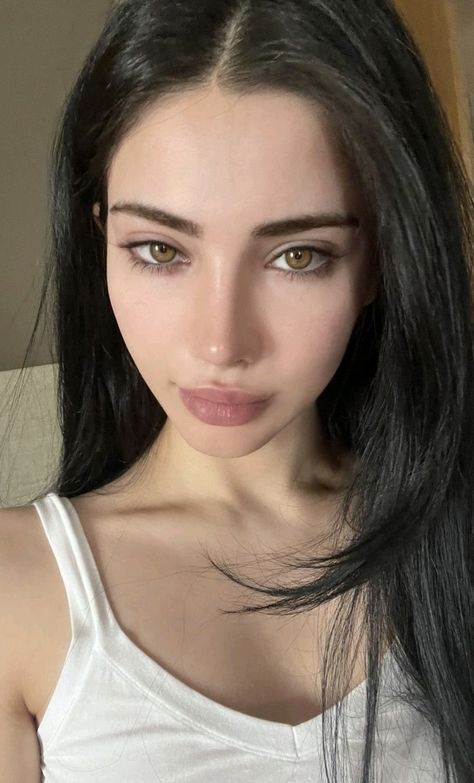 Black Hair Hazel Eyes, Black Hair White Skin, Black Hair Pale Skin, Hair Pale Skin, Brown Eyes Black Hair, Hazel Eyes, Pale Skin, American Beauty, Pretty Eyes