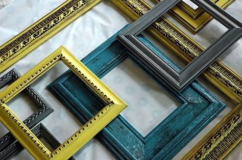 . Upcycled Picture Frames, Empty Picture Frames, Recycle Crafts Diy, Picture Frame Crafts, Frame Tray, Empty Frames, Old Picture Frames, Diy Picture Frames, Repurposed Items