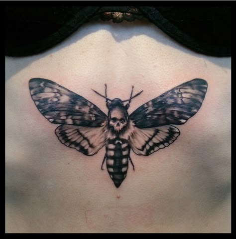 Silence Of The Lambs Tattoo, Deadhead Moth, Tattoos Underboob, Moth Artwork, Moth Tattoos, Butterfly Neck Tattoo, Moth Tattoo Design, Cute Tattoo Ideas, Insect Tattoo