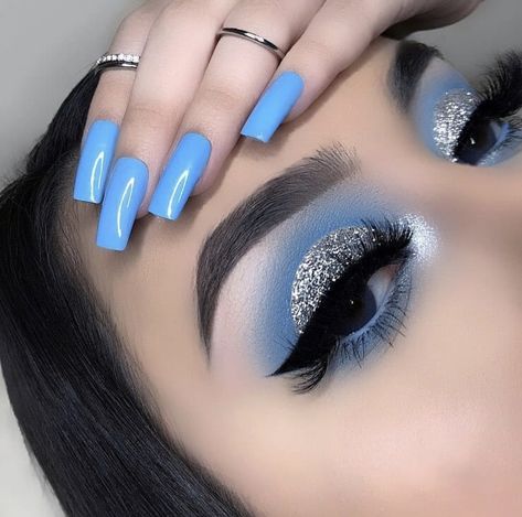 Fake Eyelash Makeup, Blue Eyeshadow Makeup, Quinceanera Makeup, Blue Makeup Looks, Prom Eye Makeup, Smink Inspiration, Makijaż Smokey Eye, Eye Makeup Designs, Colorful Eye Makeup