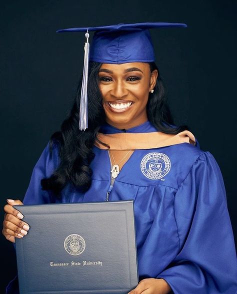 College Graduation Pictures With Diploma, Poses For Graduation, Poses For Graduation Photos, Graduation Outfits For Women, Hbcu Grad, Graduation Outfit College, Graduation Pose, Graduation Shoot, Professional Headshots Women