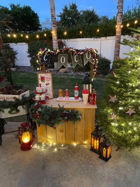 Hot Cocoa Bar Outside, Hot Coco Bar Cart, Hot Cocoa Stand Ideas, Christmas Stand Ideas, Christmas Hayride, Hot Coco Bar Idea, Swiss Decor, Hot Chocolate Stand, Hot Cocoa Bar Christmas