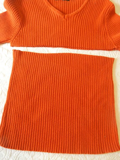 Diy Pumpkin From Old Sweaters, How To Make A Pumpkin From A Sweater, How To Make A Sweater Pumpkin, Faux Pumpkin Crafts, Sweater Pumpkins Diy, Sweater Repurpose, Old Sweater Crafts, Sew Sweater, Sweater Crafts