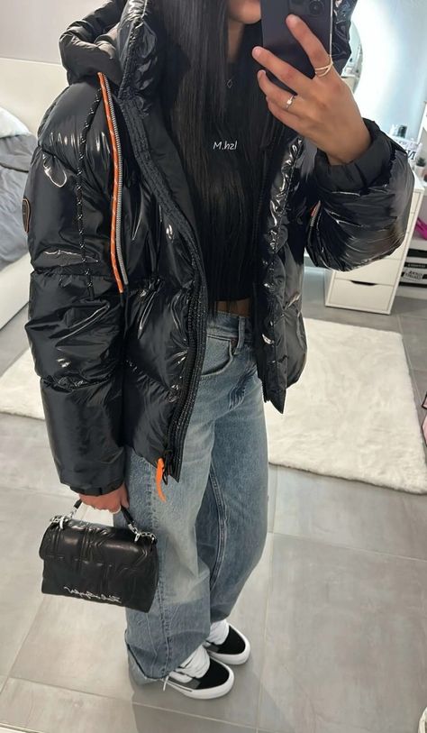 Zara Drip Winter, Moncler Jacket Women, Street Style Outfits Casual, Mode Ulzzang, Zara Drip, Outfit Zara, Mode Zara, Oufits Casual, Zara Jacket