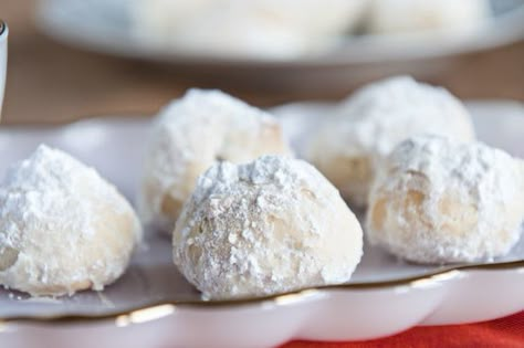 Traditional Mexican Wedding Cookies | Food.com Classic Snowball Cookies, Mexican Wedding Cookies Recipes, Wedding Cookies Recipe, Cookies Video, Snowball Cookie Recipe, Russian Tea Cake, Mexican Wedding Cookies, Video Food, Kiss Cookies