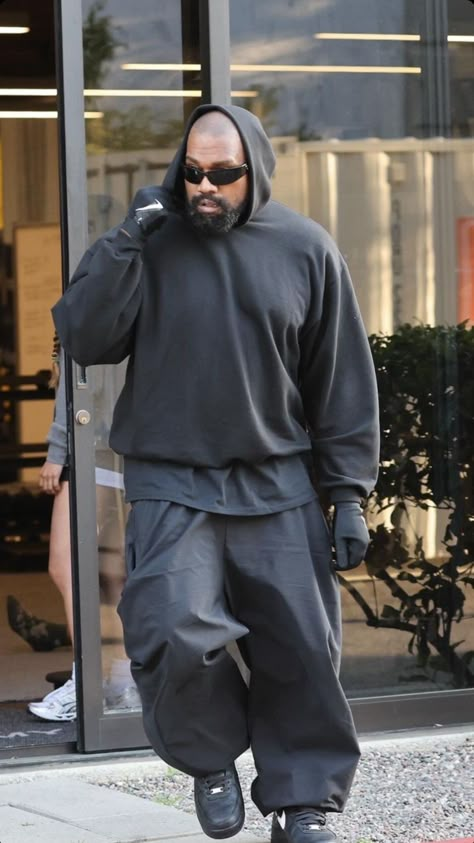 Kanye Inspired Outfits, Kanye Clothes, Kanye West Fits, Kanye Outfits, Kanye Fits, Dark Wear Men, Kanye West Clothing, Oakley Clothes, Kanye West Aesthetic