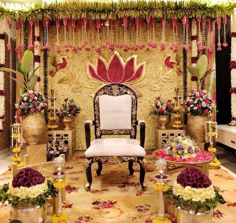 Pellikuturu Decor, Pellikuthuru Decor, Indian Baby Shower Decorations, Leaf Decor Wedding, Indian Wedding Decorations Receptions, Small Wedding Decor, Traditional Flowers, Pooja Decor, Simple Stage Decorations