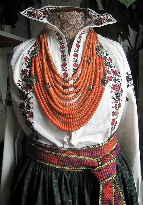 FolkCostume&Embroidery Ukrainian Clothing, Ethno Style, Estilo Hippy, Hippy Chic, Folk Dresses, Folk Fashion, Coral Jewelry, Folk Costume, Coral Beads