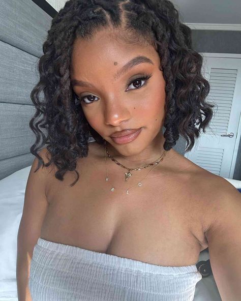 Halle Bailey Hair, Halle Bailey Aesthetic, Bob Haircut Curly, Chloe Bailey, Chloe X Halle, Halle Bailey, Tight Curls, Body Hair Removal, Lip Hair