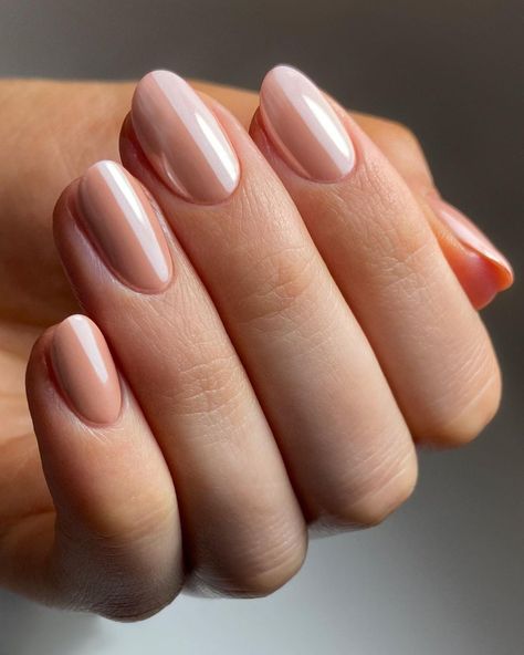 40 Easy Summer Nail Art to Inspire You Elegant Natural Nails Classy, Nude Nails With Accent Nail, Nude Glossy Nails, Oval Nude Nails, Engagement Photo Nails, Italy Nails, Tan Nails, Oval Shaped Nails, Soft Pink Nails