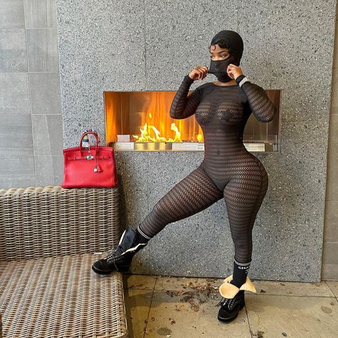 ⭐️ GIRL ❤️‍🔥 sur Instagram : shoutout to dallas, my b* is a ⭐️ fit: @cocoaaalmond Cheap Club Dresses, Lace Ankle Socks, Stretch Workout, Womens Black Booties, Curvy Model, High Fashion Outfits, Curvy Women Jeans, Club Dress, Tiktok Video