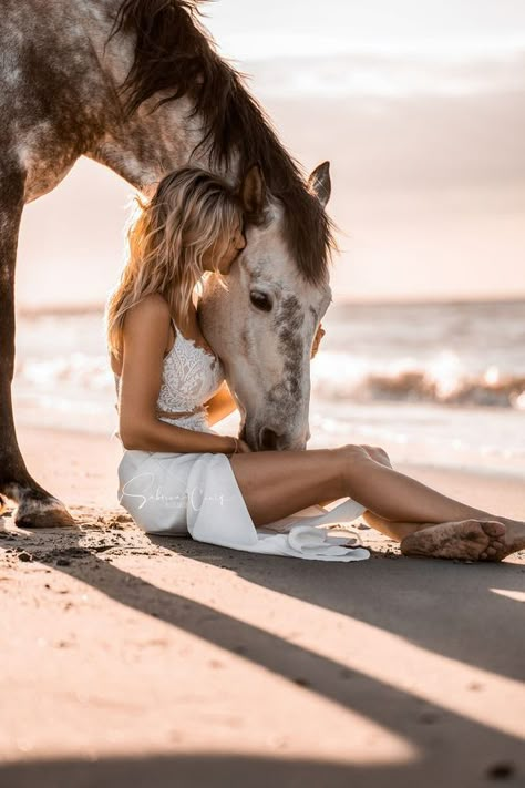 Horse Portrait Photography, Camel Blazer Outfit, Equestrian Photoshoot, Horse Photoshoot Ideas, Equine Photography Poses, Woman Riding Horse, Horse Photography Poses, Pictures With Horses, Tattoo Anime