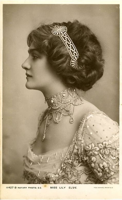 Lily Elsie Lily Elsie, Basic Hairstyles, Historical Hairstyles, Edwardian Hairstyles, Victorian Hairstyles, Photographie Portrait Inspiration, Gibson Girl, Old Fashion, Edwardian Era