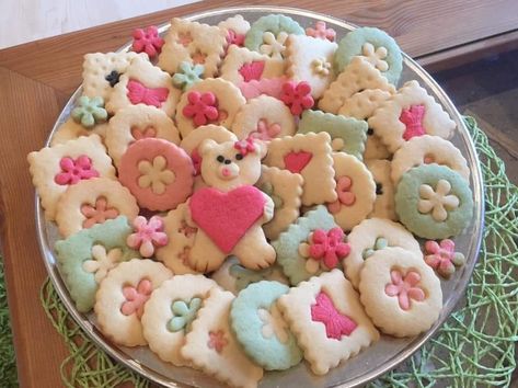 Galletas Cute, 100 Cookies Recipe, Cookie Recipes Decorating, Flower Cookie, Basic Cookies, Bear Cookies, Cute Food Art, Fancy Cookies, Creative Cookies