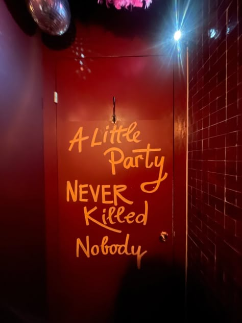 Bathroom Party Decor, Disco Ball Bathroom, Cool Restaurant Bathrooms, Dive Bar Bathroom Aesthetic, Disco Living Room, Disco Toilet, Dive Bar Bathroom, Club Bathroom Aesthetic, Party Bathroom Aesthetic