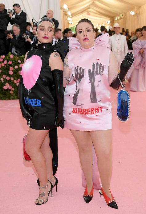 Jemima Kirke and Lena Dunham at the 2019 Met Gala Most Iconic Dresses, Camp Fashion, Jemima Kirke, Zac Posen Dress, Valentino Gowns, Lena Dunham, Met Gala Red Carpet, Gentlemen Prefer Blondes, Dapper Dan