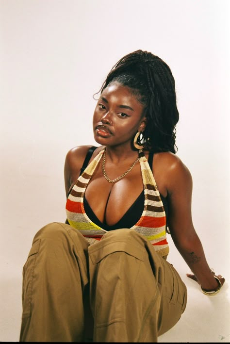 Black Femininity, Poses References, Dark Skin Women, African Beauty, Baddie Outfits Casual, Black Women Art, Just A Girl, Black Is Beautiful, A Girl