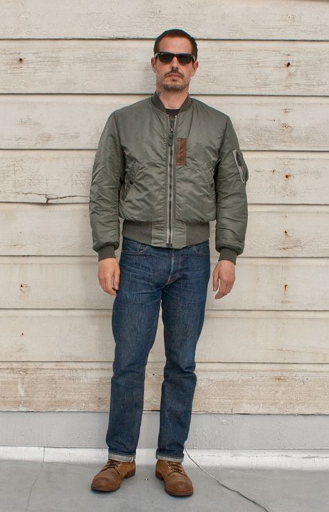 Ma1 Jacket, Jacket Outfit Men, Olive Military Jacket, Real Mccoys, Steve Mcqueen Style, Ma 1 Jacket, Flying Jacket, Blue Chinos, American Casual