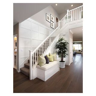 Victorian Staircase, Wainscoting Ideas, House Cookies, White Staircase, Dining Room Wainscoting, Wainscoting Styles, Stairs In Living Room, Stair Case, Coastal Living Rooms