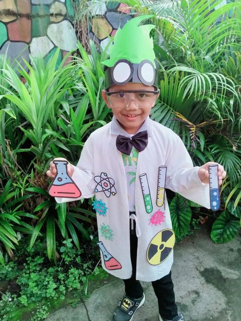 Dress Up As Scientist, Scientist Dress Up For Kids, Science Dress Up, Stem Costume Ideas, Mad Scientist Diy Costume, Scientist Dress Up, Kids Scientist Costume Diy, Science Teacher Costume Ideas, Science Costumes For Kids