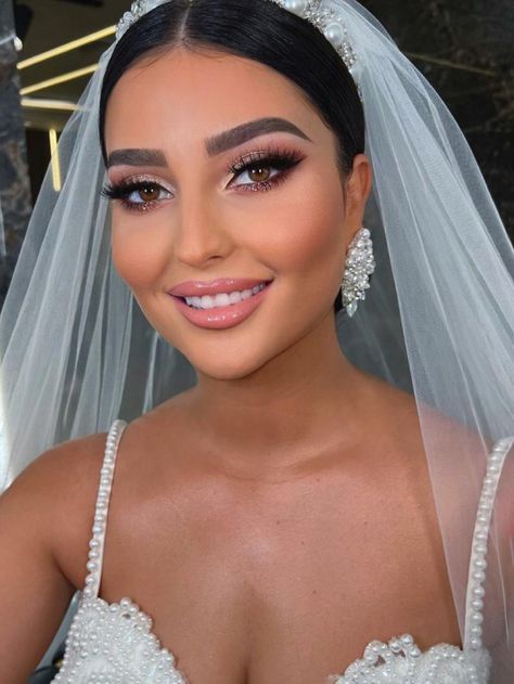 Soft Glam Wedding Makeup Brides, Full Glam Wedding Makeup, Makeup Winged Eyeliner, Wedding Reception Makeup, Makeup Cat Eye, Makeup Date Night, Soft Pink Makeup, Uni Makeup, Makeup Graduation