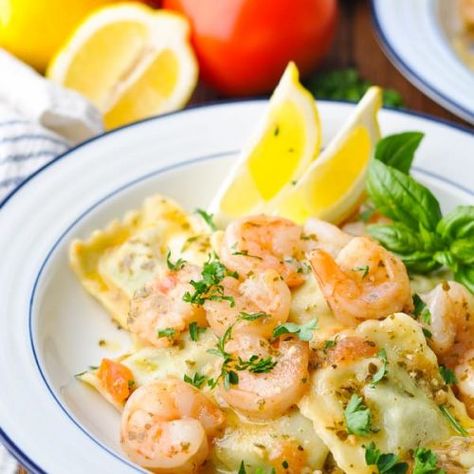 Shrimp Ravioli, Sauce For Shrimp, Tomato Pesto Sauce, Pesto Ravioli, Easy Pasta Dinner Recipes, Pesto Shrimp, Spinach Ravioli, Lobster Ravioli, The Seasoned Mom