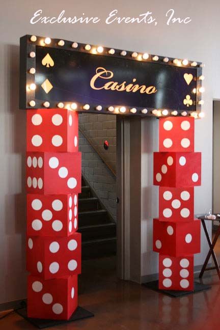 Casino Birthday Party, Vegas Theme Party, Casino Royale Theme, Casino Birthday, Las Vegas Party, Casino Theme Party Decorations, Fest Temaer, Vegas Theme, Casino Party Decorations