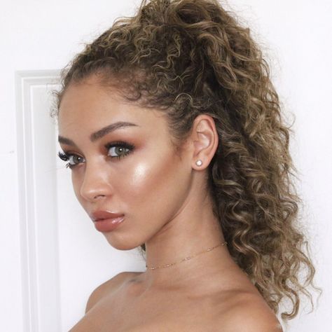 High And Curly Ponytail Curls Volume, Curly Hair Ponytail, Second Day Hairstyles, Hair Textures, Curly Ponytail, Frizz Free, Good Hair Day, Long Curly Hair, Curly Hairstyles