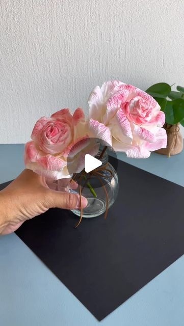 Paper Roses Diy Easy, How To Make Paper Roses, Paper Towel Flowers, Paper Roses Diy, Tissue Paper Flowers Diy, How To Make Rose, Origami And Kirigami, Kindergarten Fun, Handmade Flowers Paper