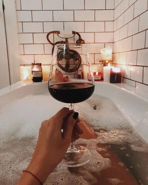 Candle-lit bath🛁 > Candle-lit dinner🕯   Because you can’t do your #7skinmethod at the dinner table 💁🏻‍♀️. In The Bathtub, A Glass Of Wine, Bath Candles, Candle Light Dinner, Light Dinner, Relaxing Bath, Glass Of Wine, September 2024, Minsk