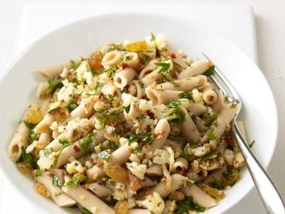 Sicilian Cauliflower Pasta Sicilian Cauliflower, Cauliflower Pasta Recipes, Healthy Pasta Recipes Vegetarian, Cauliflower Pasta, Vegetarian Pasta Recipes, Strawberry Spinach, Cauliflower Salad, Sicilian Recipes, Spinach Pasta