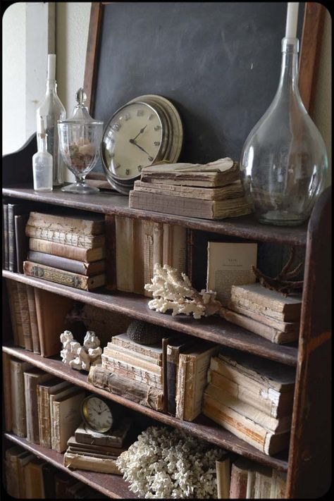 Antique Book Display, Farmhouse Parlor, Old Shelves, Antique Farmhouse Decor, Rustic Bookshelf, Rustic Bookcase, Provincial Home, Library Inspiration, Styling Shelves