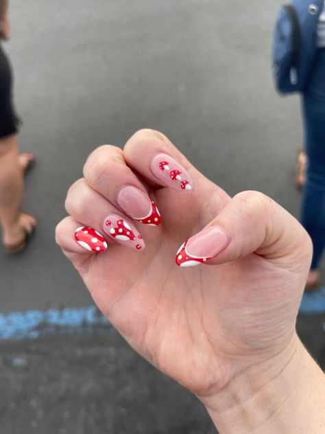 Acrylic mushroom nail art Valentines Mushroom Nails, Mushroom Themed Nails, Fairy Nail Ideas, Toadstool Nails, Mushroom Nails Acrylic, Mushroom Nails Art, Mushroom Nail Designs, Mushrooms Nails, Mushroom Nail Art